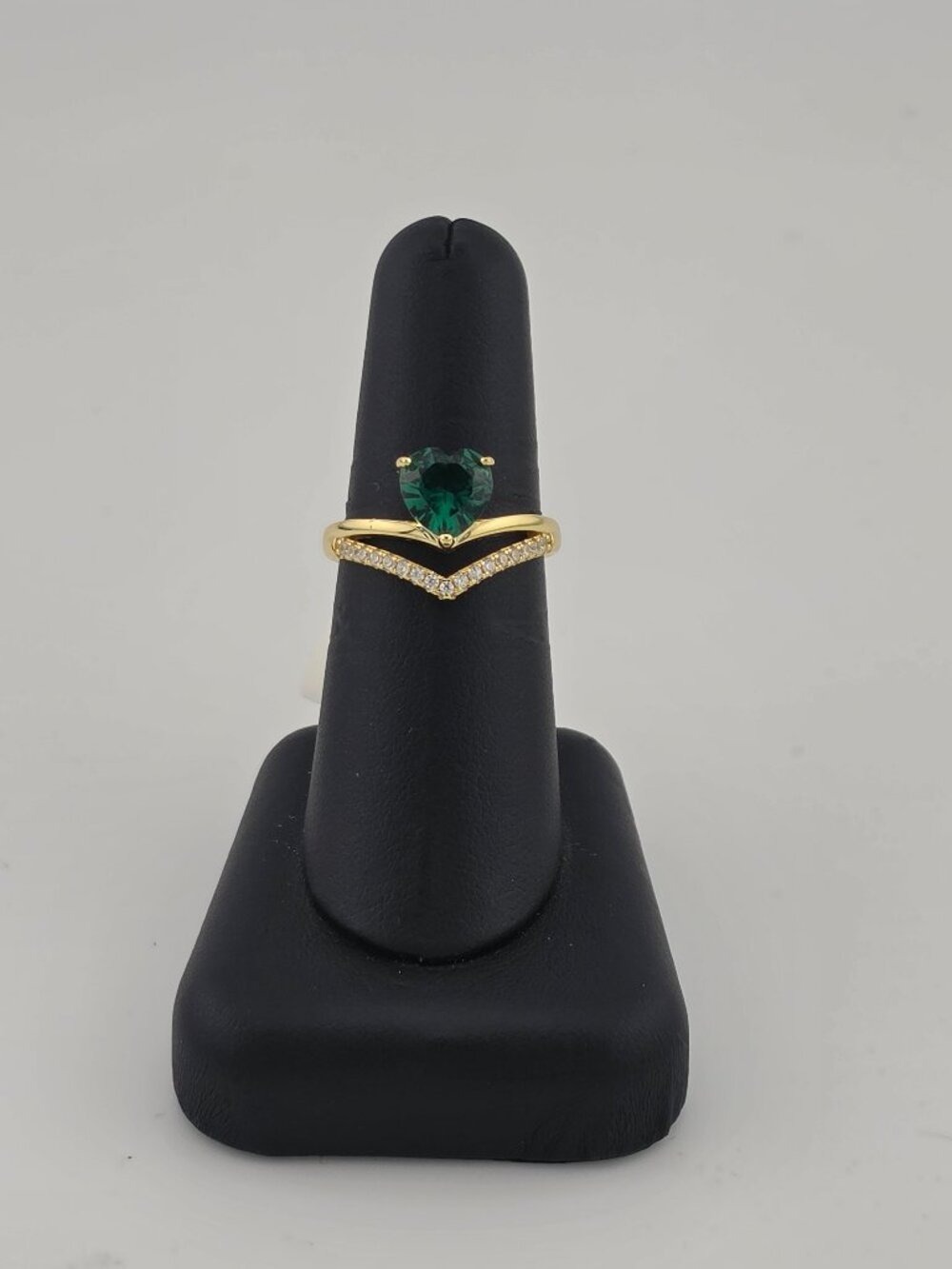 Elegant 925 Sterling Silver Green Heart Gemstone Ring